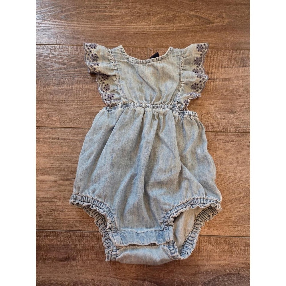 Baby gap romper 3-6 mos